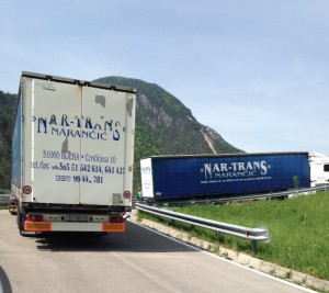 TIR STRANIERI BLOCCATI SULLA CAVALLERA