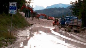 La Ss 51 d'Alemagna in località Acquabona spesso interessata da frane.