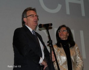 Il presidente dell'Associazione Bellunesi nel Mondo Oscar De Bona con Barbara Paolazzi.