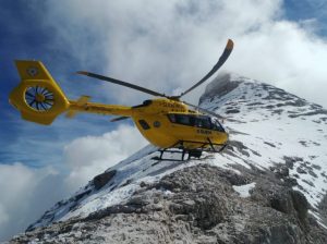 Montagna: elicottero Suem in soccorso di snowboarder colto da malessere.