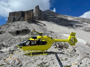Montagna: recuperato a Cortina escursionista incrodato in Tofana.